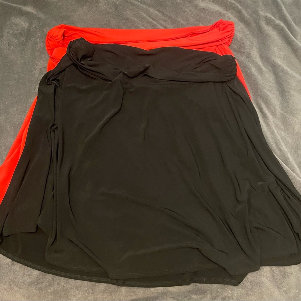 Set of two skirts.